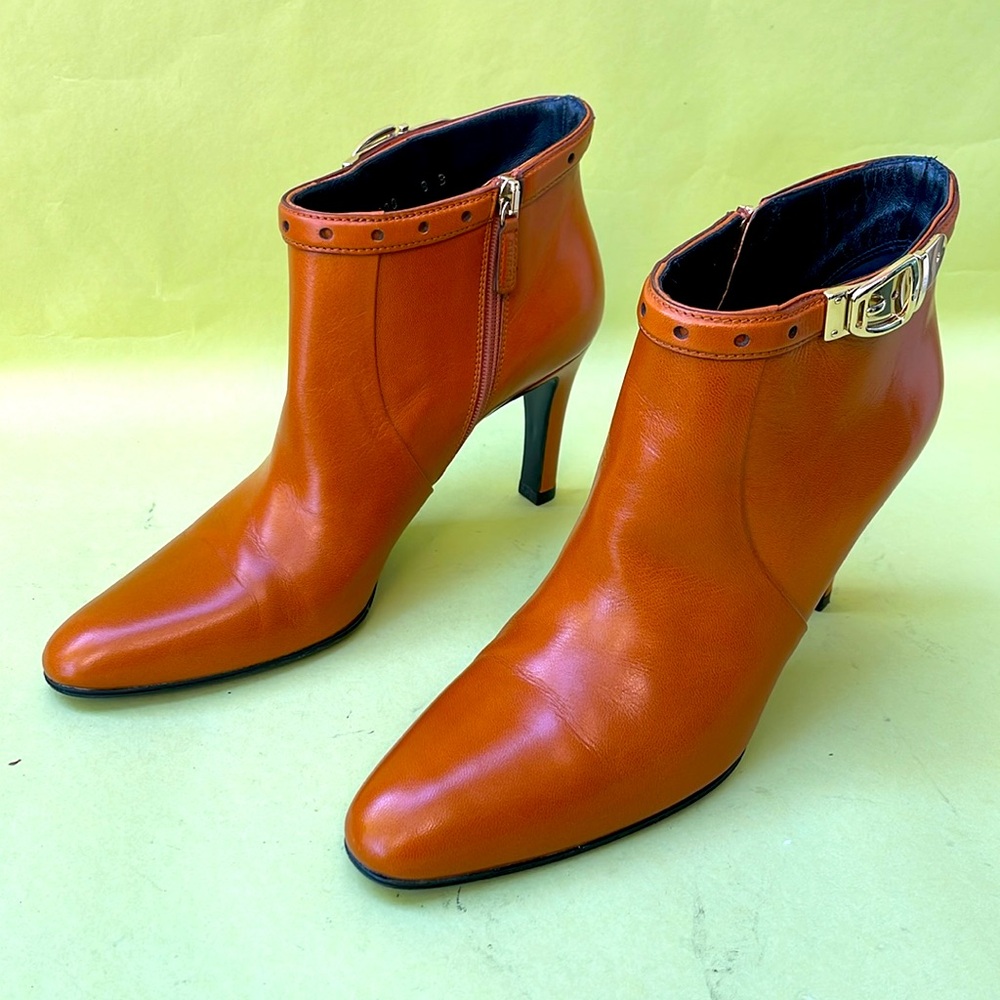 Vintage bright caramel/gold Gucci all leather booties with dust bag - Picture 2 of 15